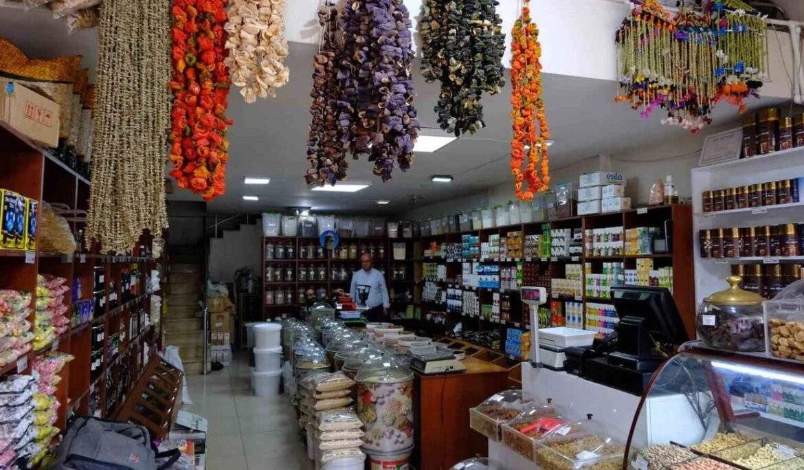 Van’da havanın soğumasıyla bitki çaylarına ilgi arttı