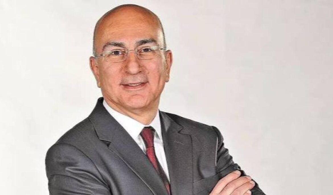 Mahfi Eğilmez’den siyasete sınır uyarısı: Hakem oyuncu olamaz