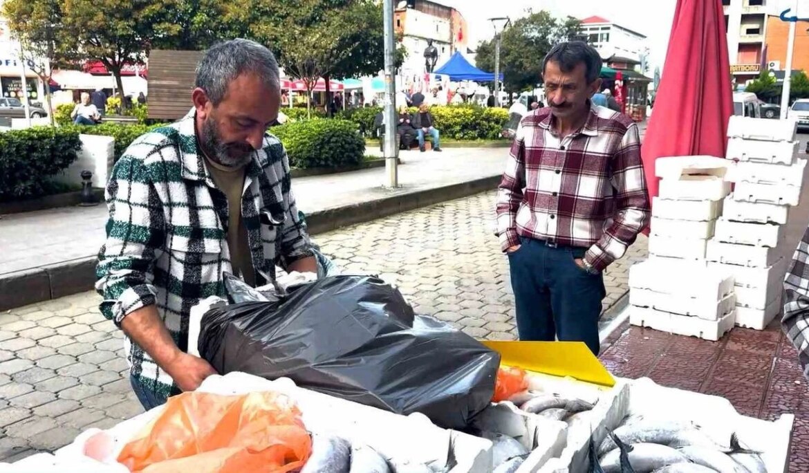 Rize’de palamutun 3 tanesi 100 TL’den satılıyor